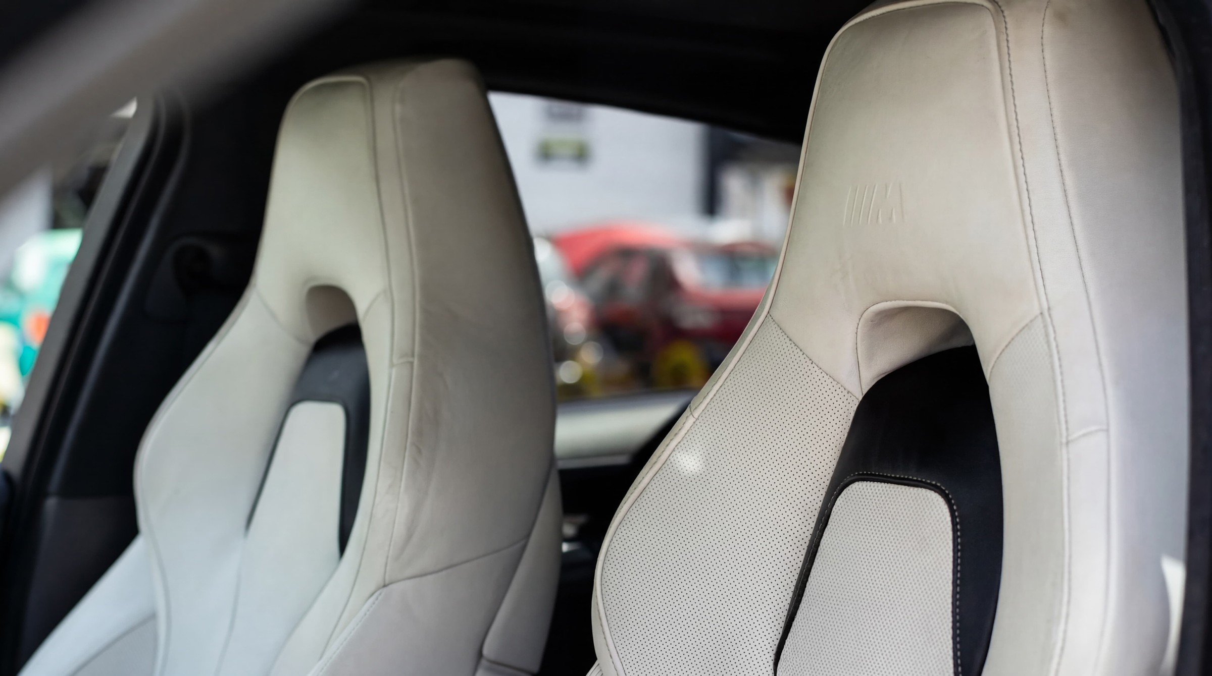 Avant nettoyage des sièges en cuir d’une BMW Série 4