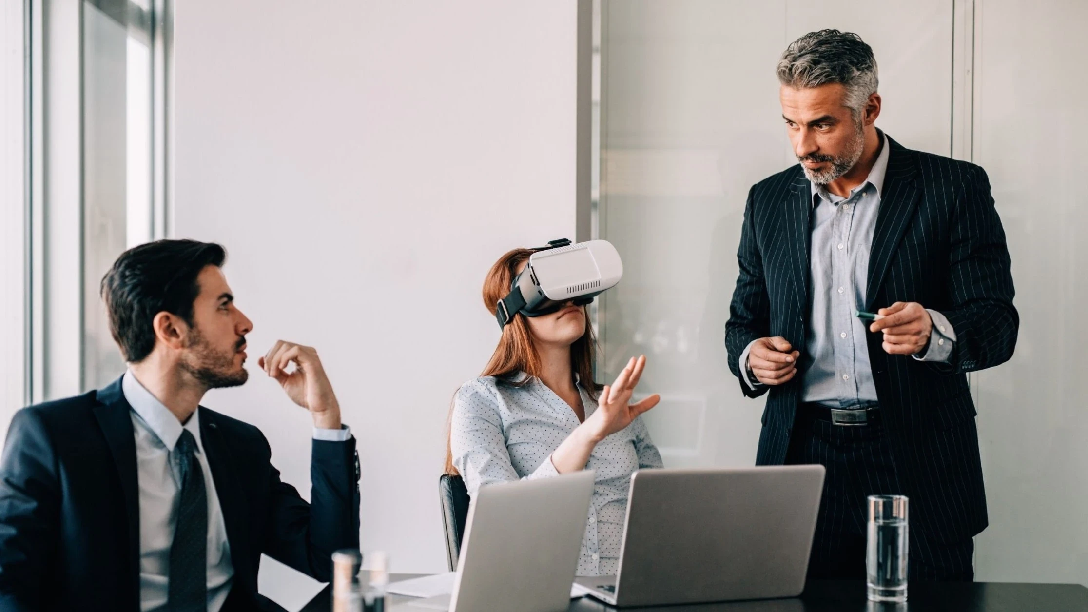 Using VR in a team meeting, image