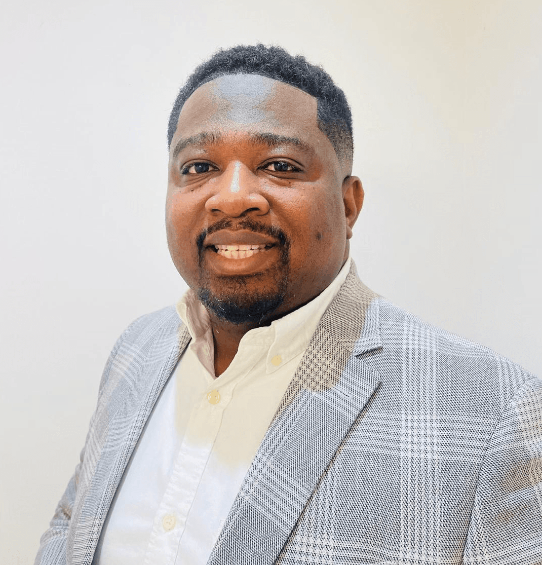 Dr Sola Olowookere