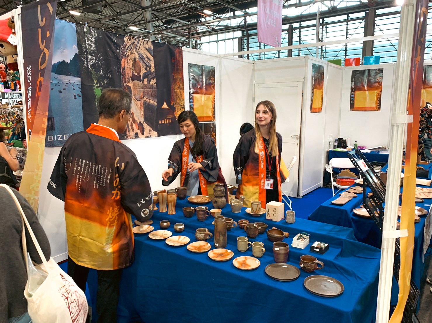 Victoria at a Bizen pottery event