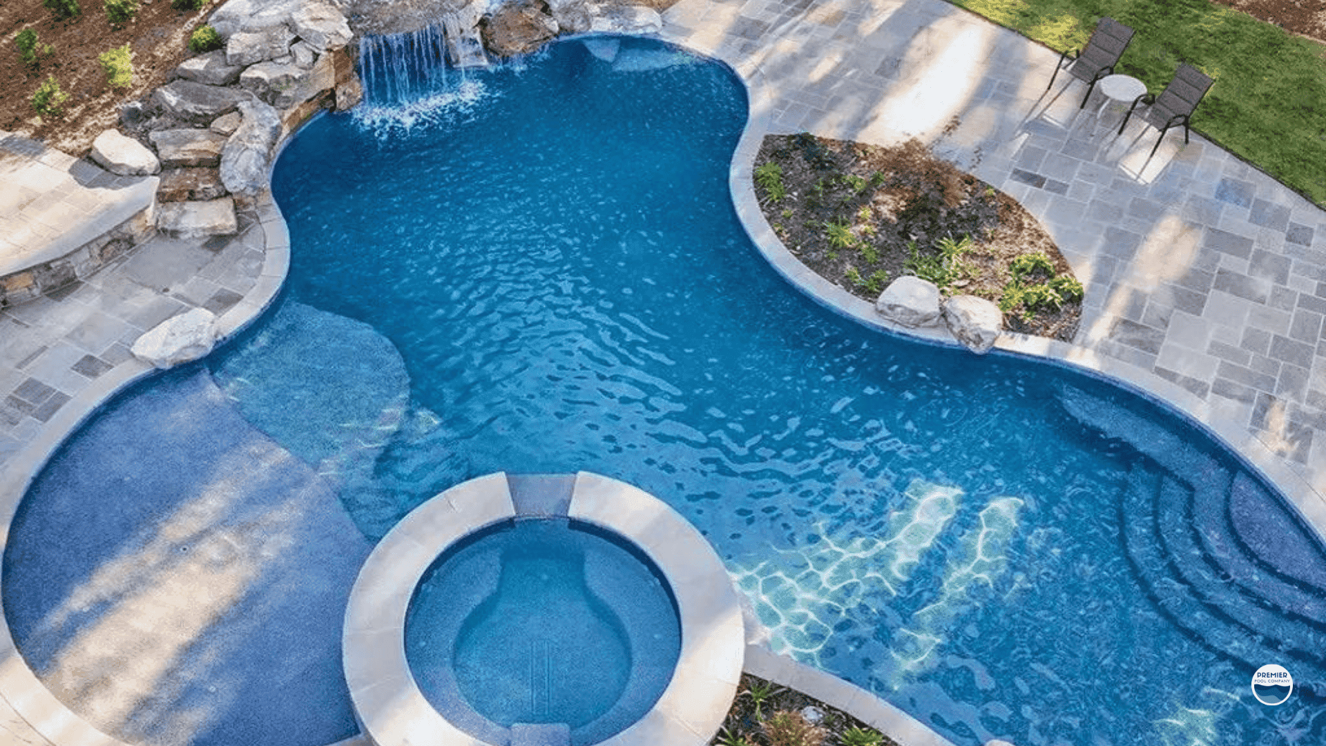 Pool size and shape affecting pool liner replacement cost and installation
