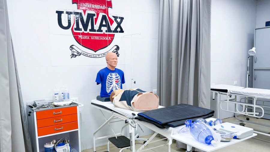 Simulação de Emergências Médicas na UMAX Paraguai, treinamento em ambiente realista de emergência