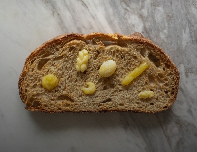 Pan artesanal Horneology con mantequilla