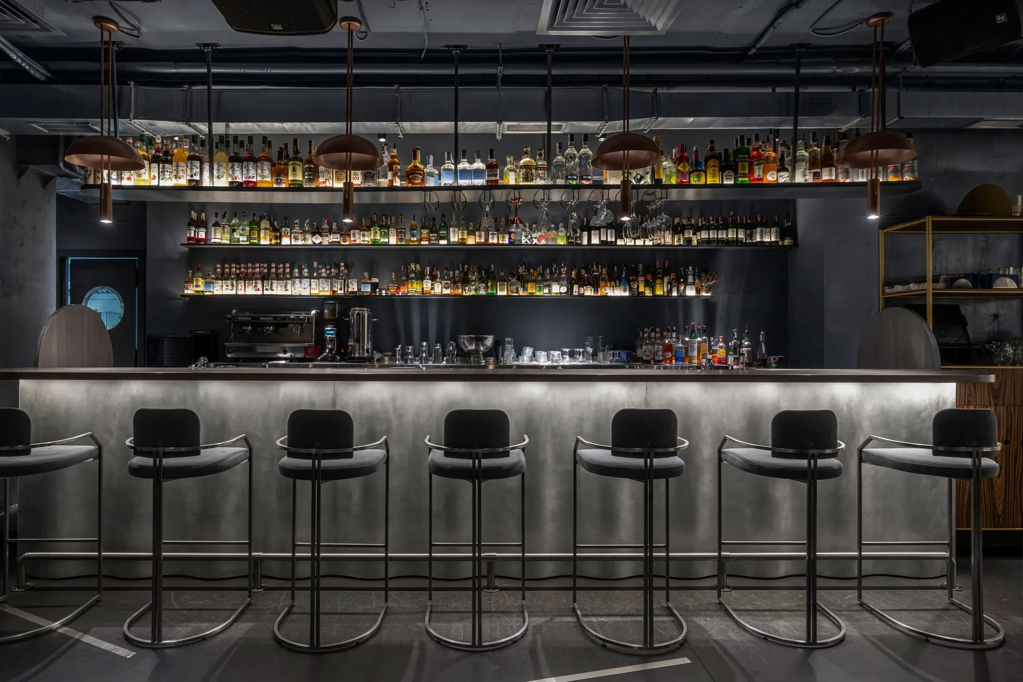 ZMIST bar