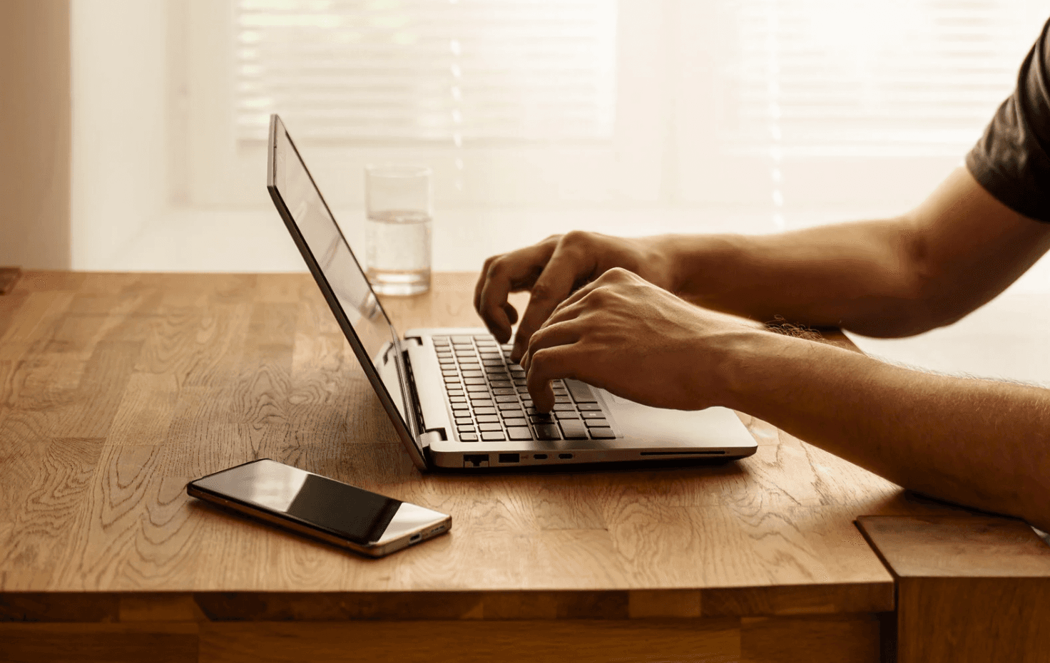 Visualization of Amazon PPC auction changes in January, showing fluctuating bids and reduced competition after the holiday period