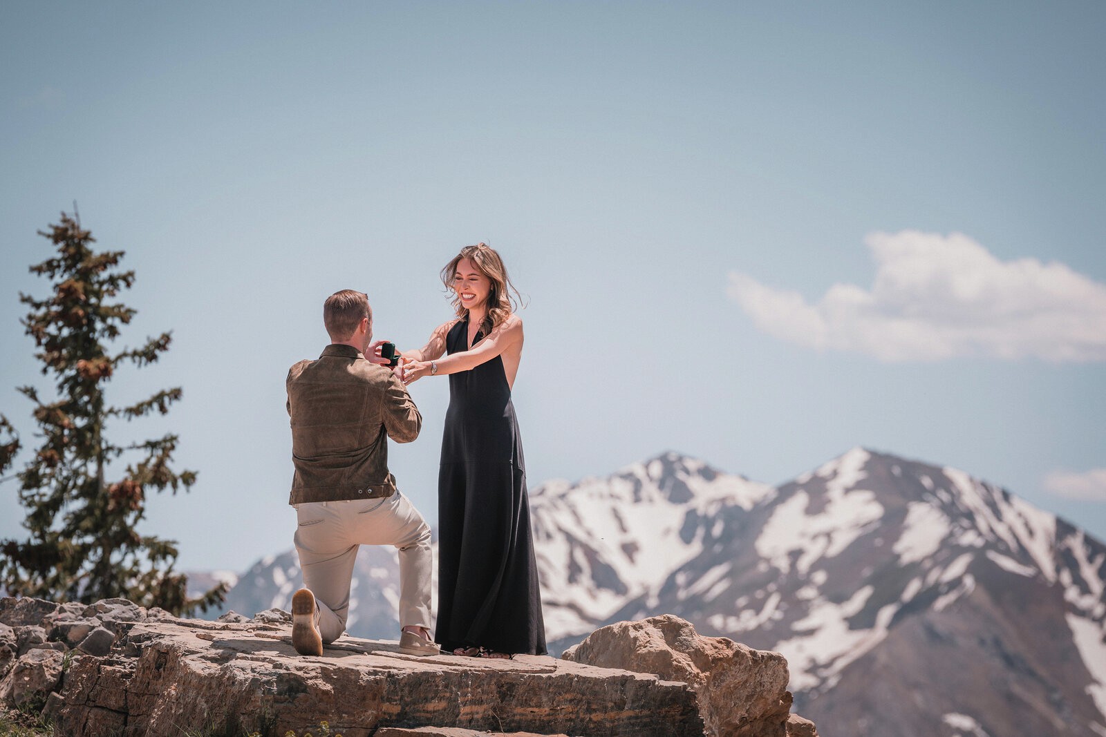 Surprise proposal overlooking the Aspen mountains