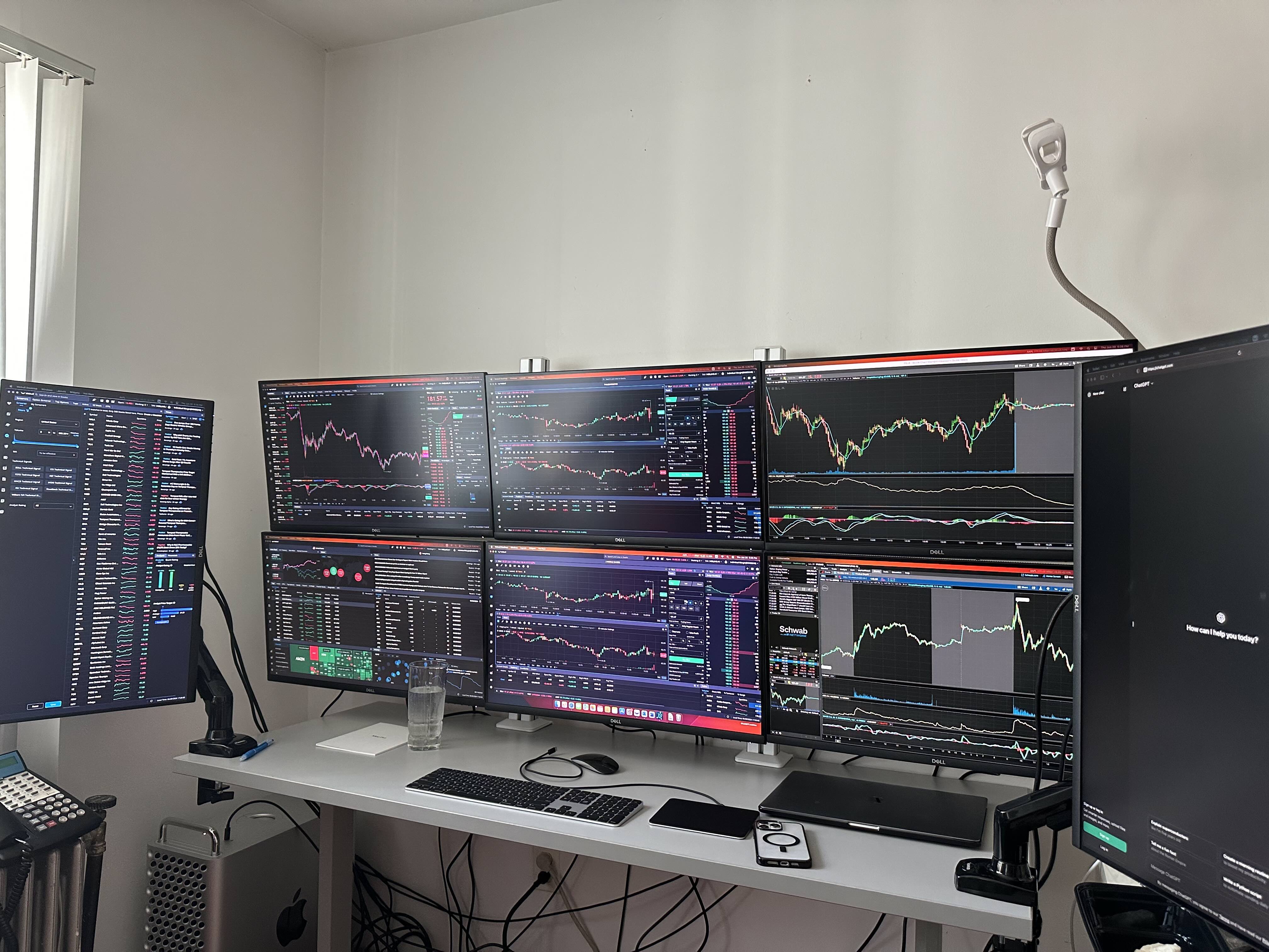desktop-trading-setup-multiple-monitors