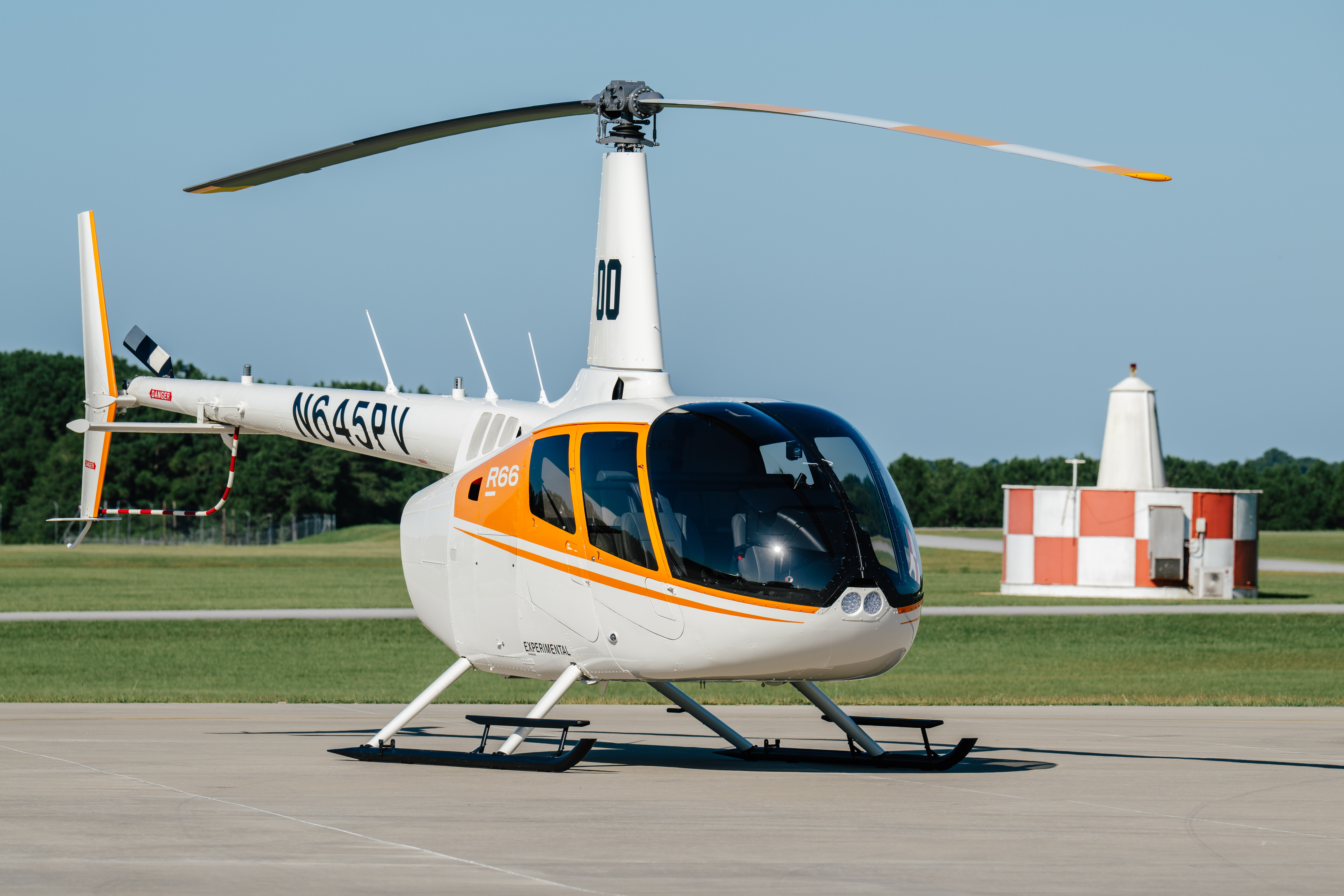robinson r66