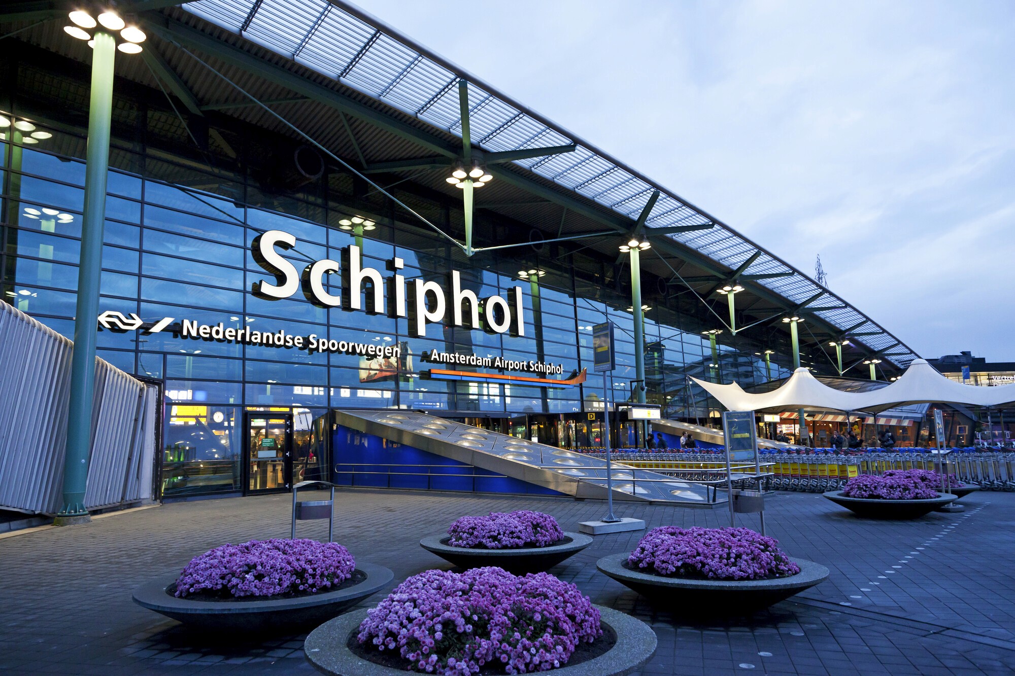  Mr.Prezident | Cases | Schiphol | entrance