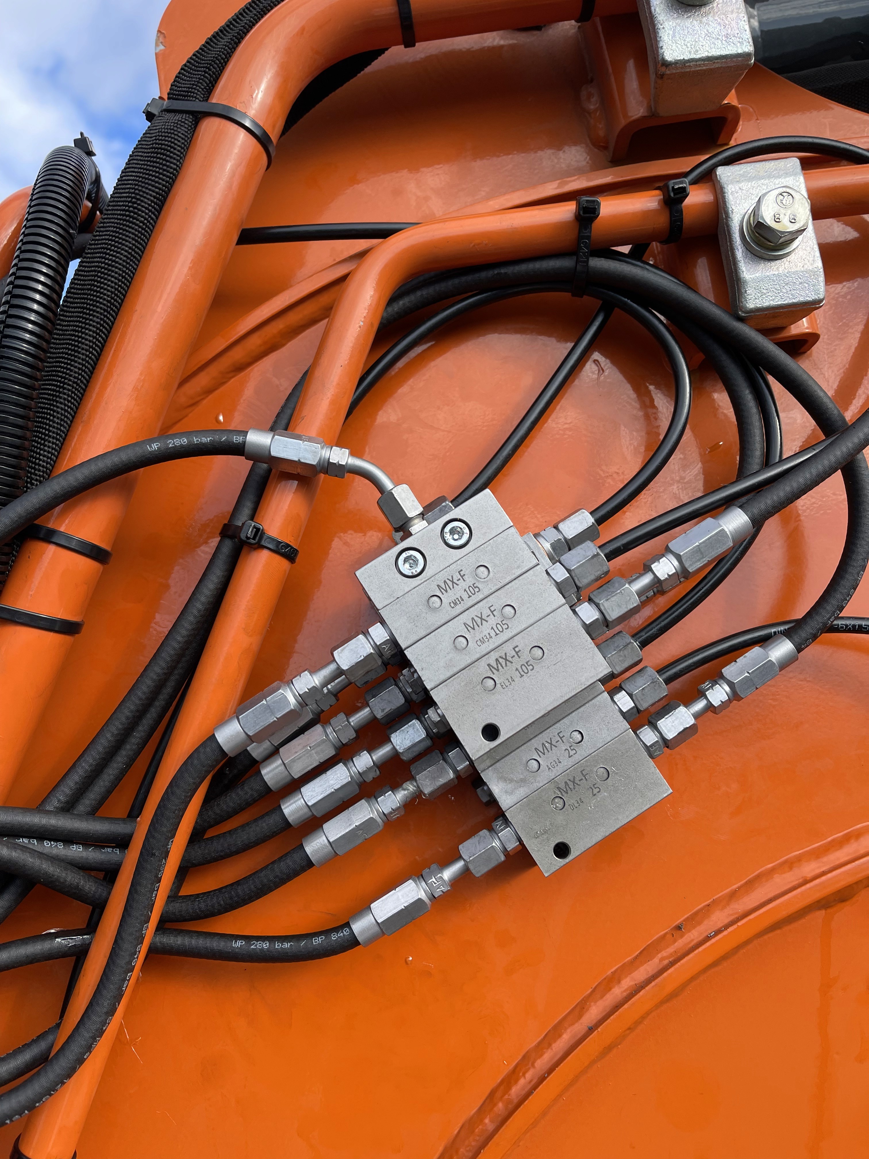 Snjókeðjur, Hlífi- & festibúnaður