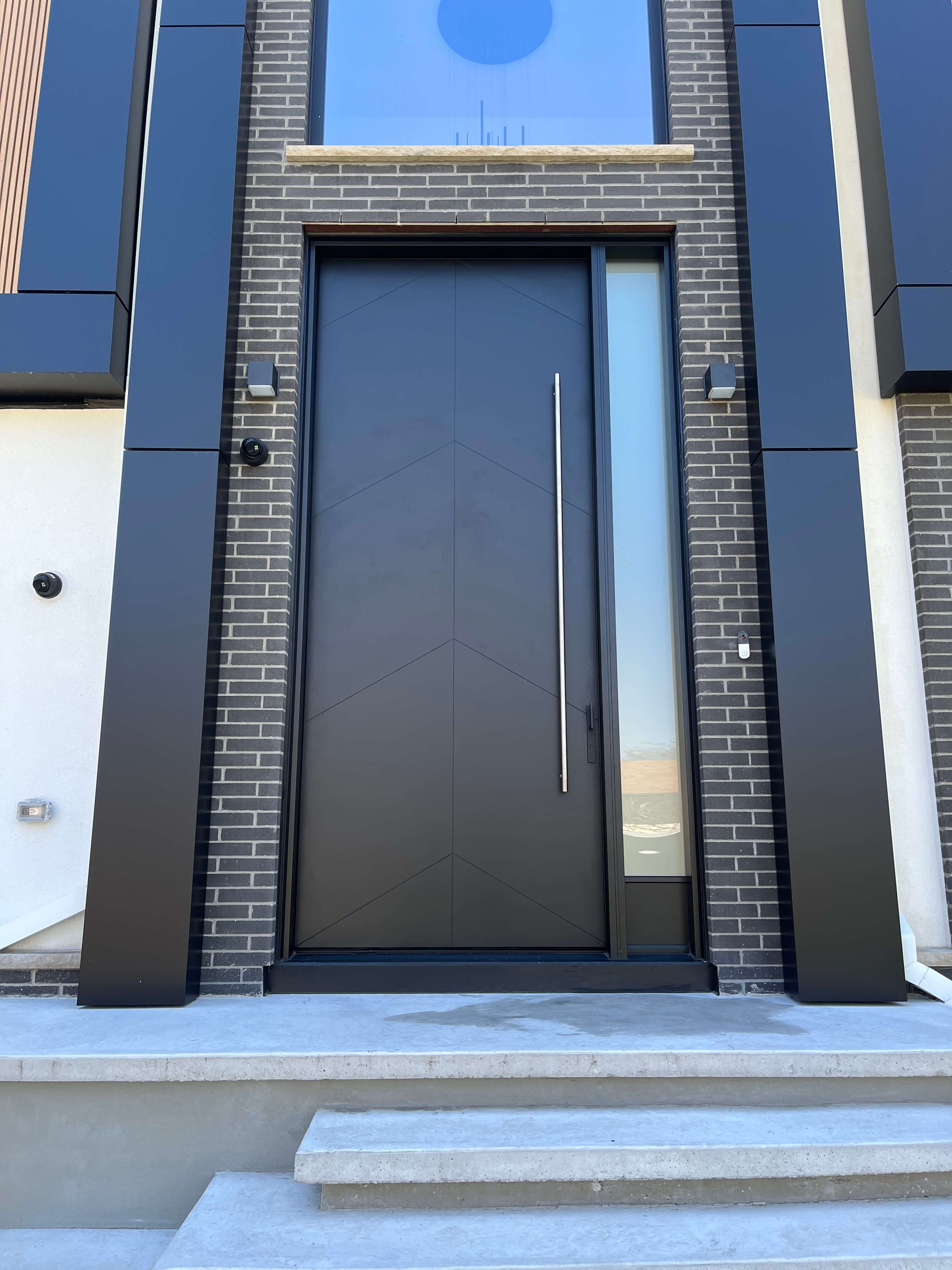 Elevate your home’s curb appeal with MasterGrain™ custom fiberglass doors from WD Craftline