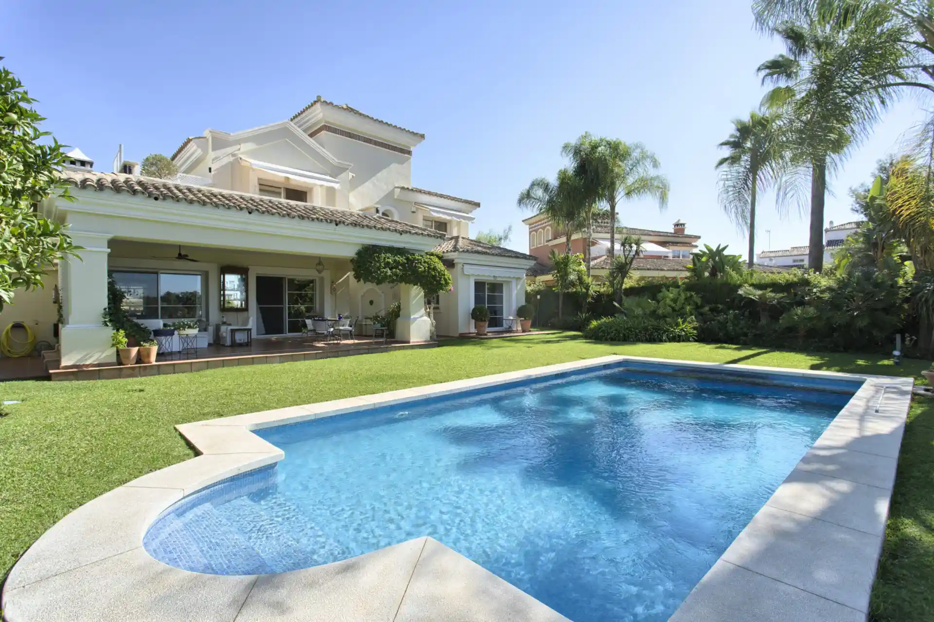 Frontline Golf Villa for Sale in La Quinta, Benahavís