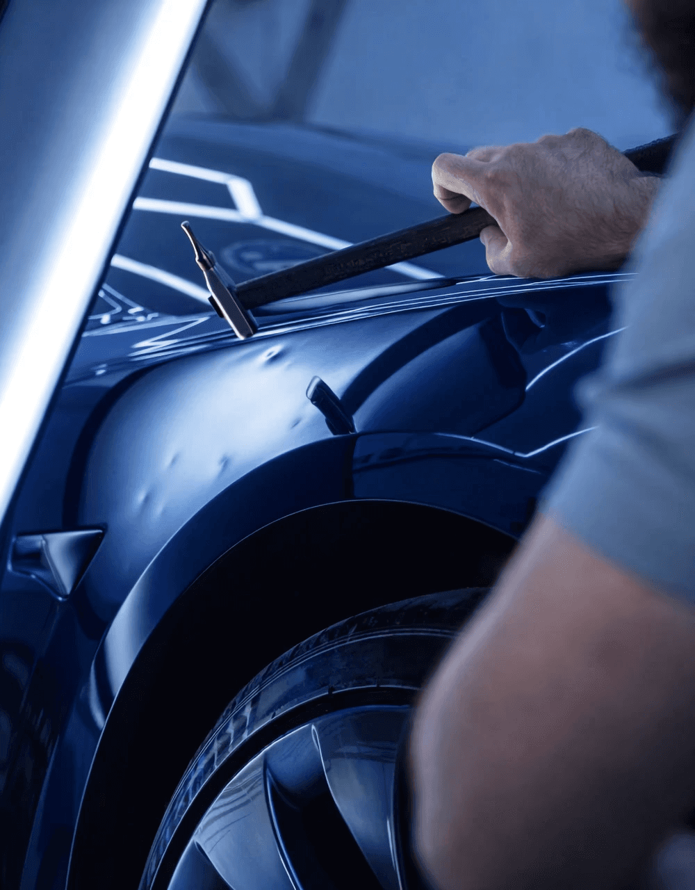 Usuwanie wgnieceń metodą PDR bez lakierowania – naprawa karoserii samochodu przy użyciu narzędzi PDR