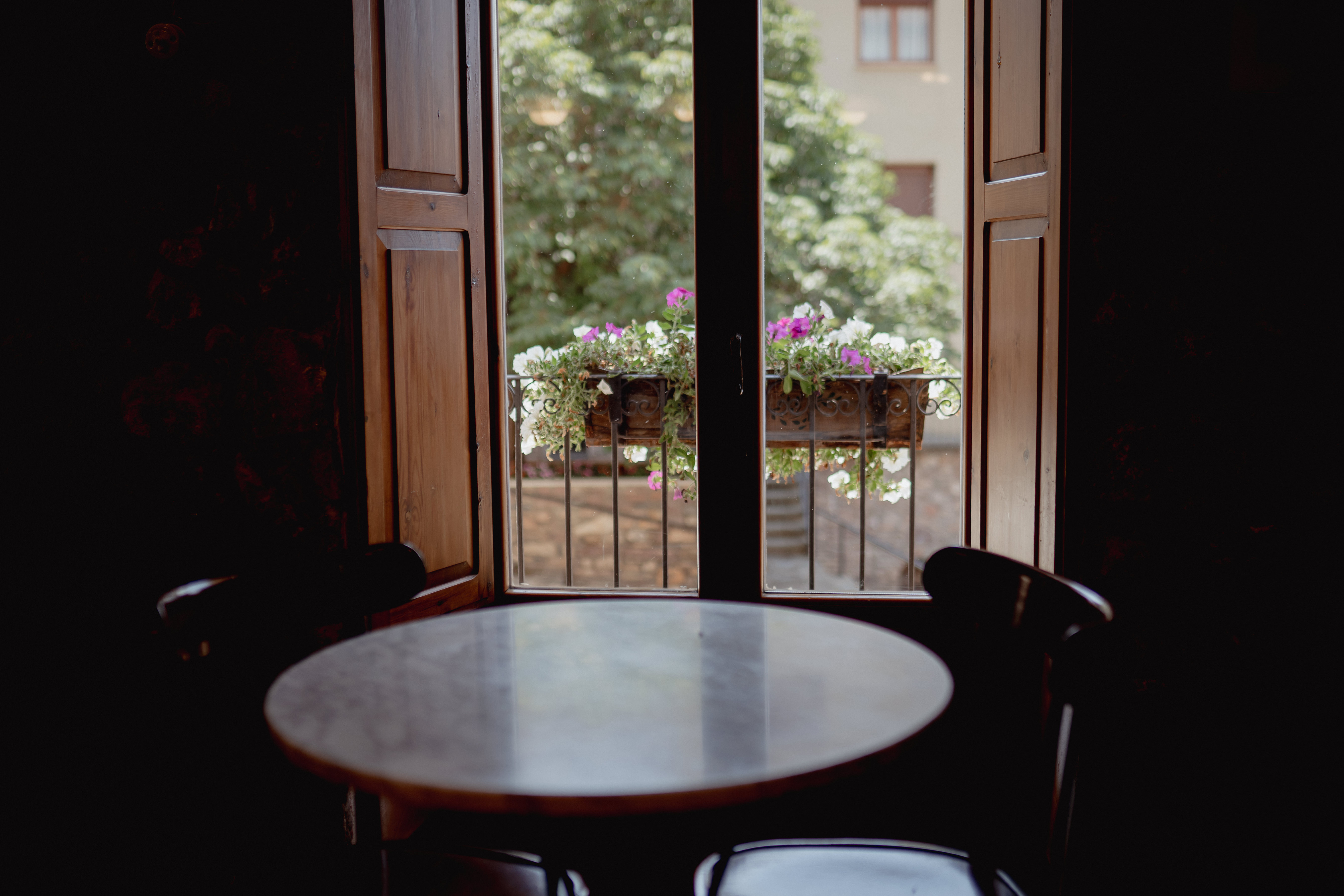 living room area with coffee table and green velvet sofa