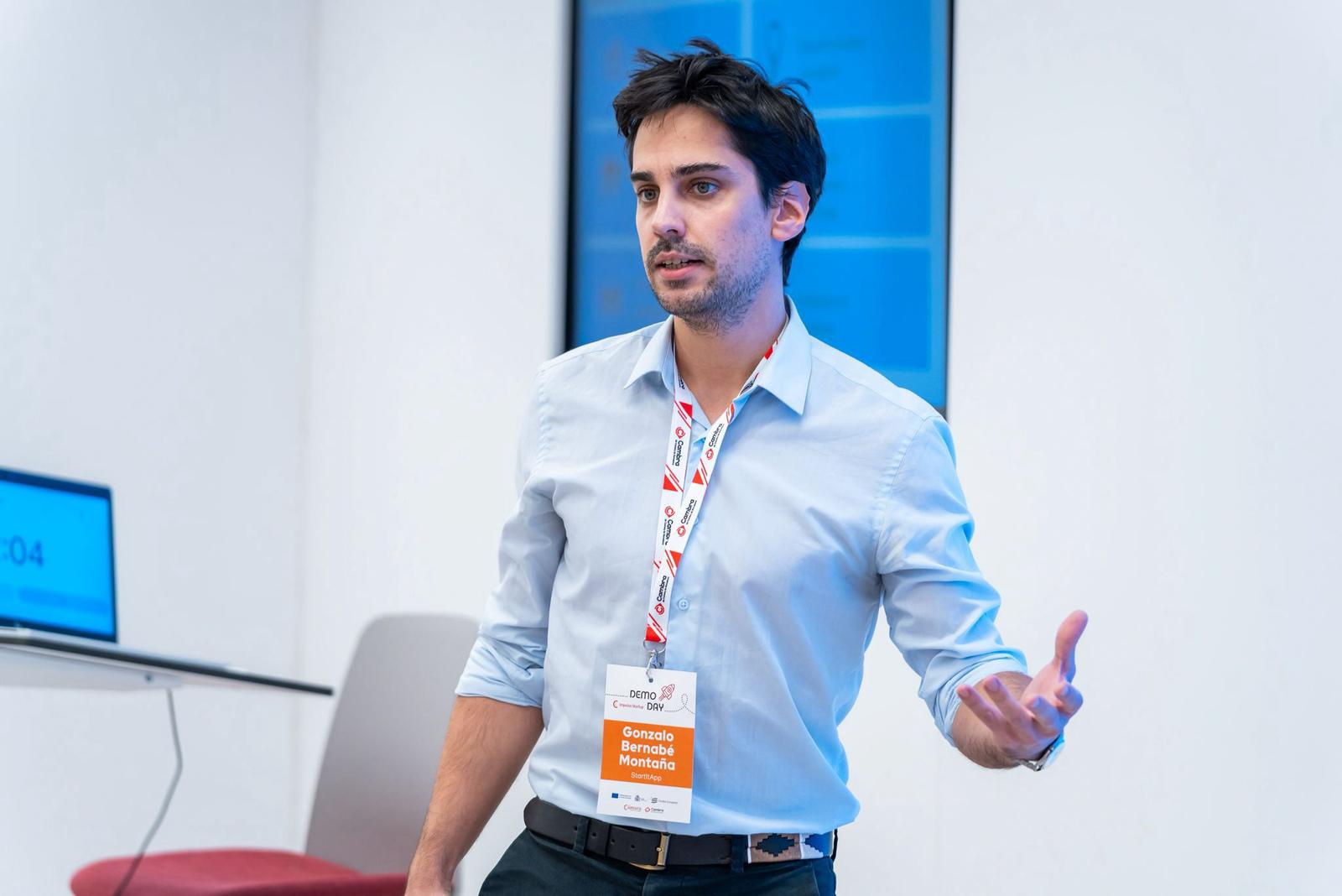 Portrait of Daniel Hayes, founder of EarlyBird.