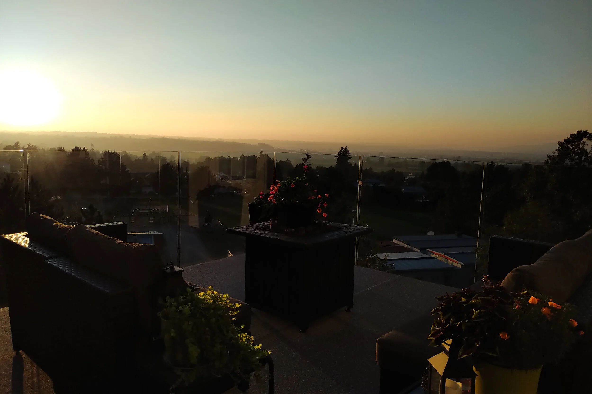 A sunset view emphasized by the frameless glass deck railings installed by Tenmar in Vancouver.