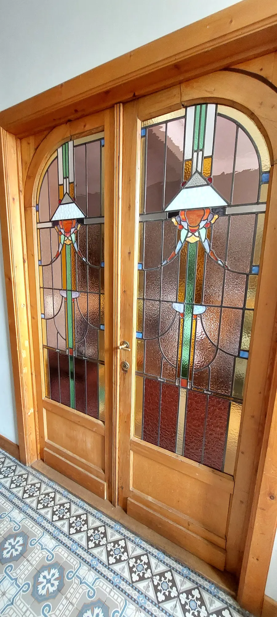 Twee Art-Deco loodglazen deurpanelen na herstel - Deurne