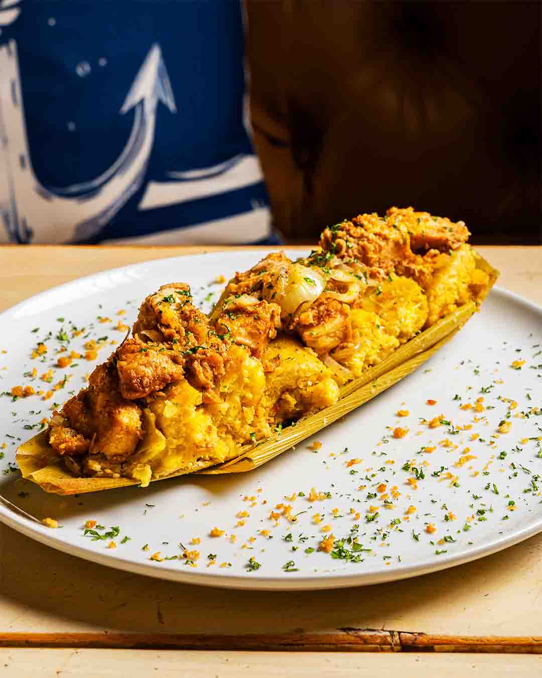 Tamal en Hoja con chicharrones