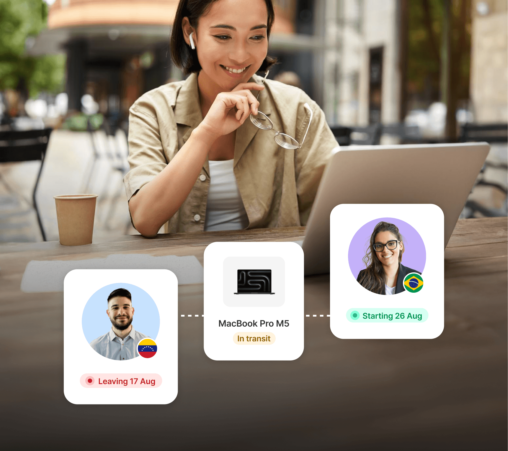Empleado seleccionando MacBook Air y MacBook Pro para asignar en el onboarding de FirstPlug.