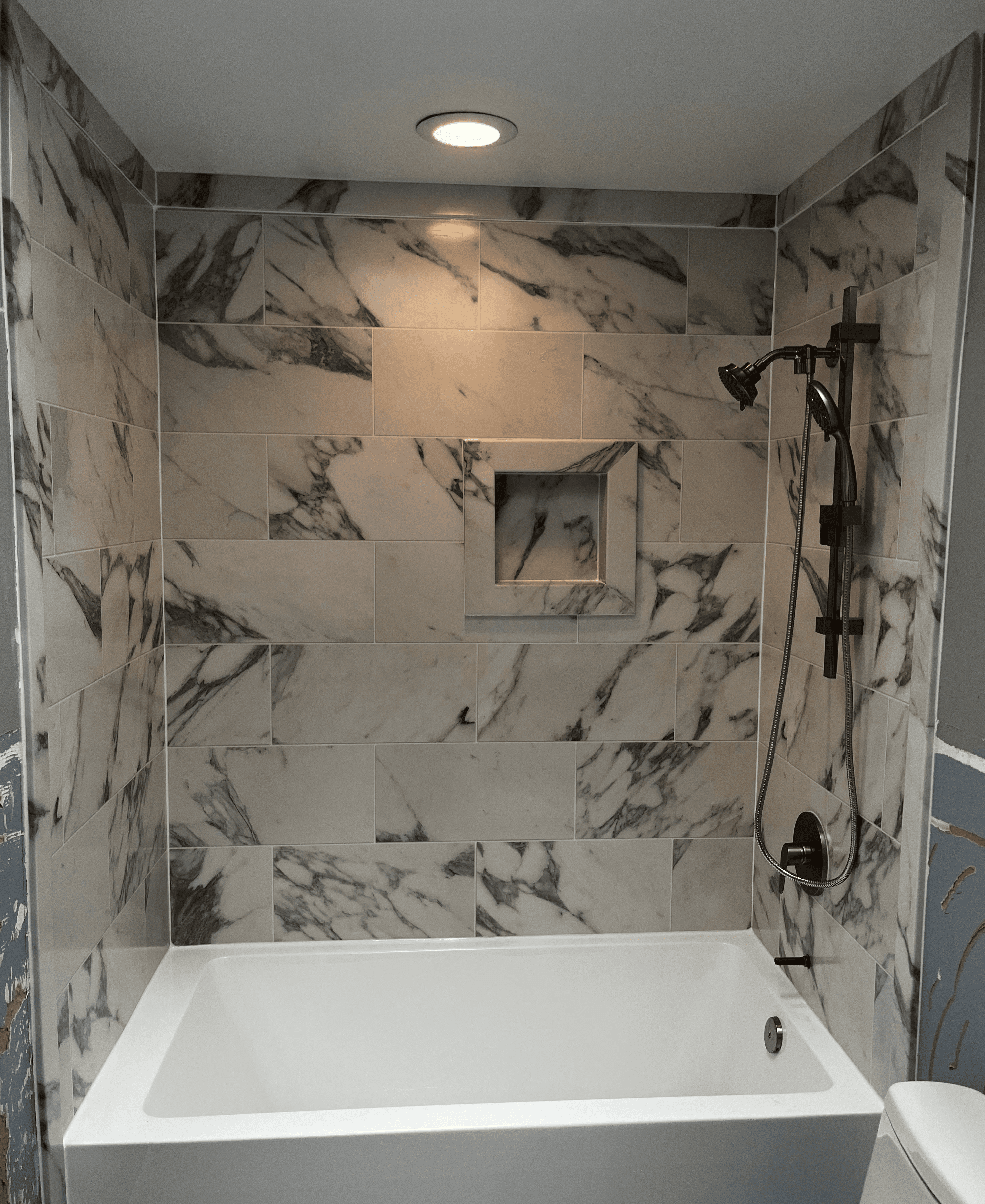 Space saving bathtub