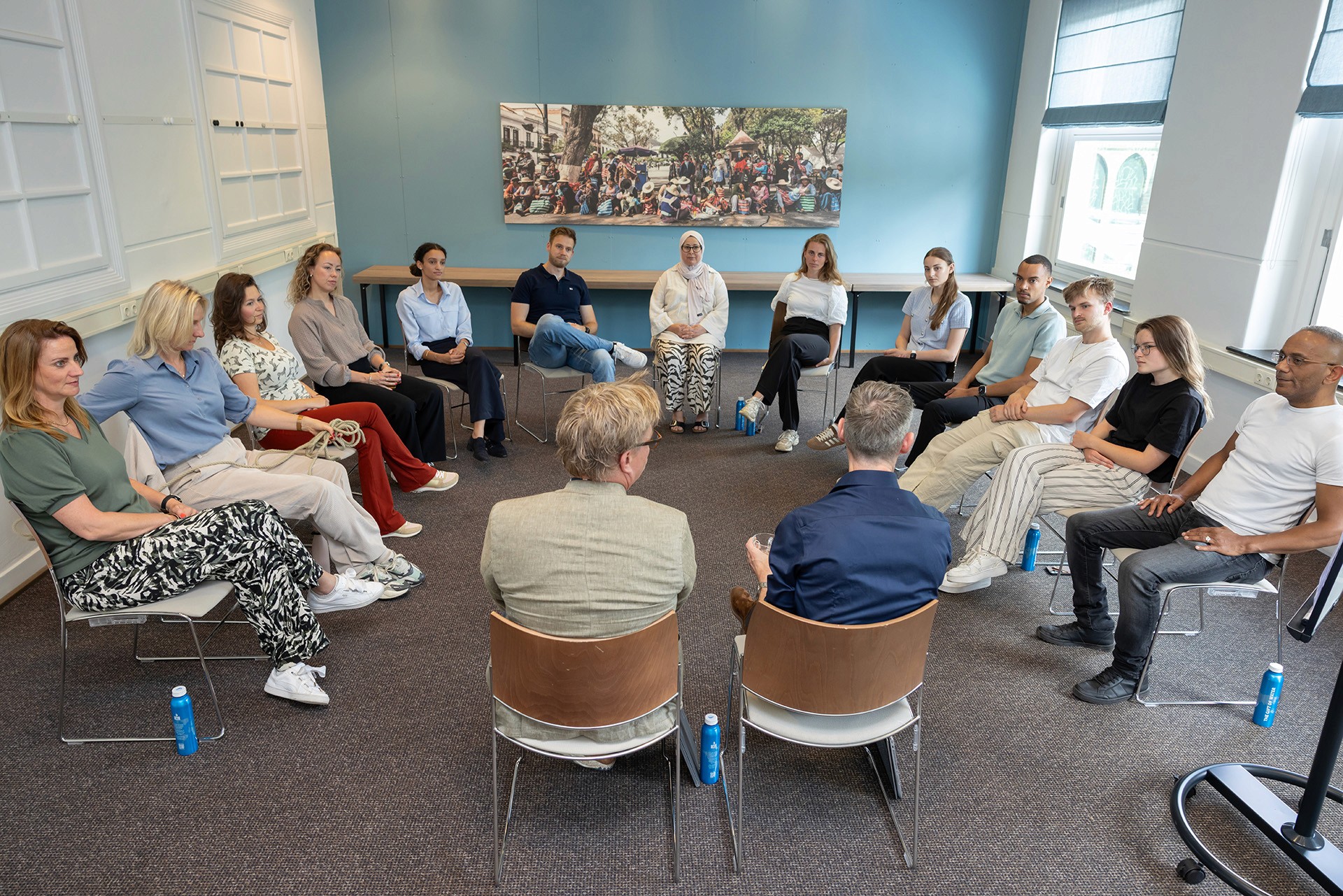 Foto groep mensen in kring