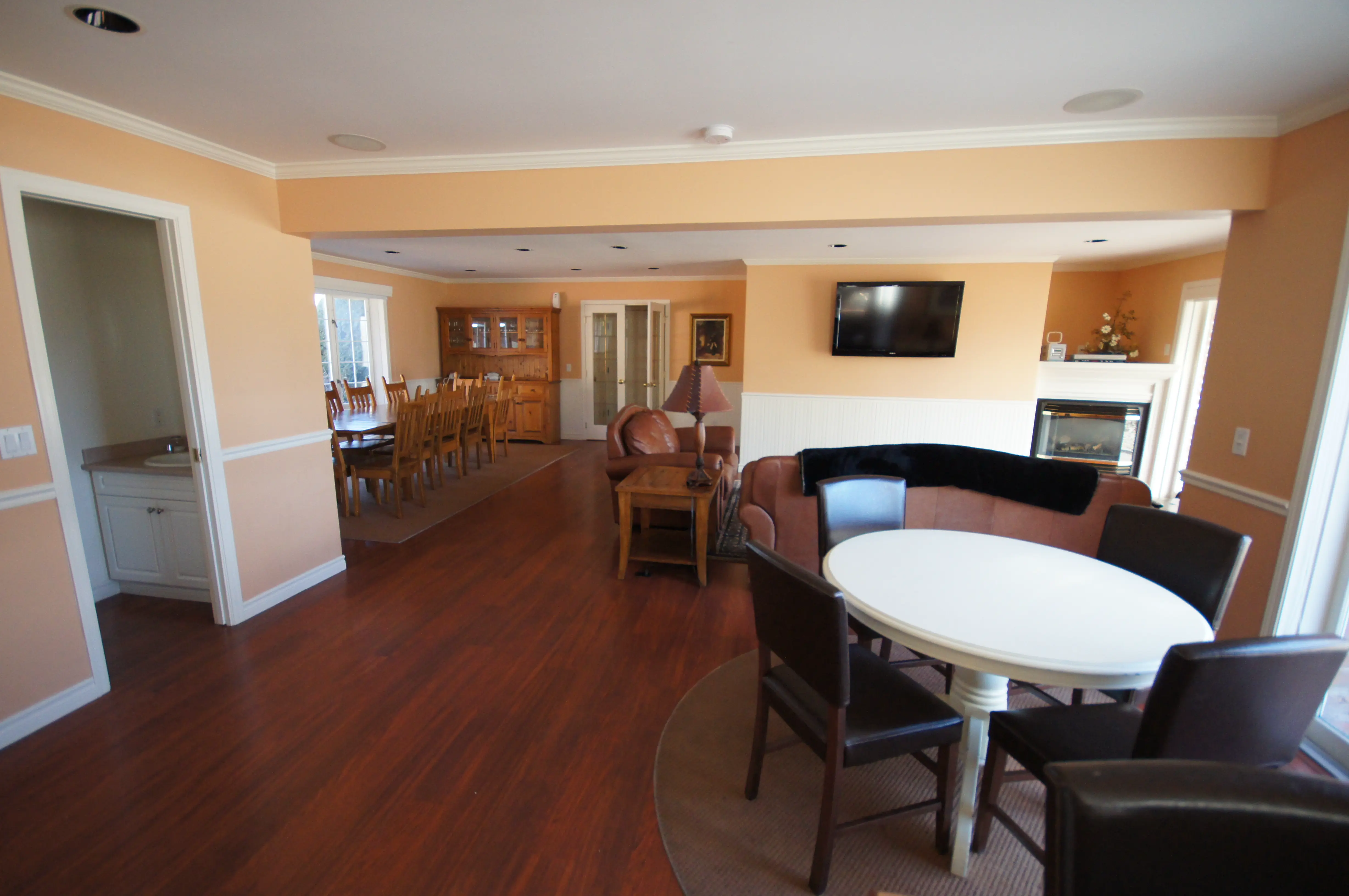 Manor House Lounge at South Thompson Inn boutique hotel in Kamloops, BC