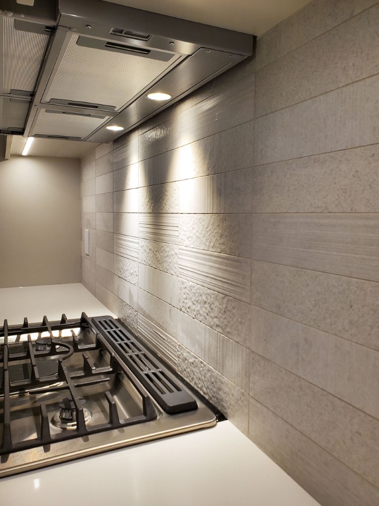 Image of Modern kitchen design with stainless steel range and tile backsplash by KHD Homes experts.