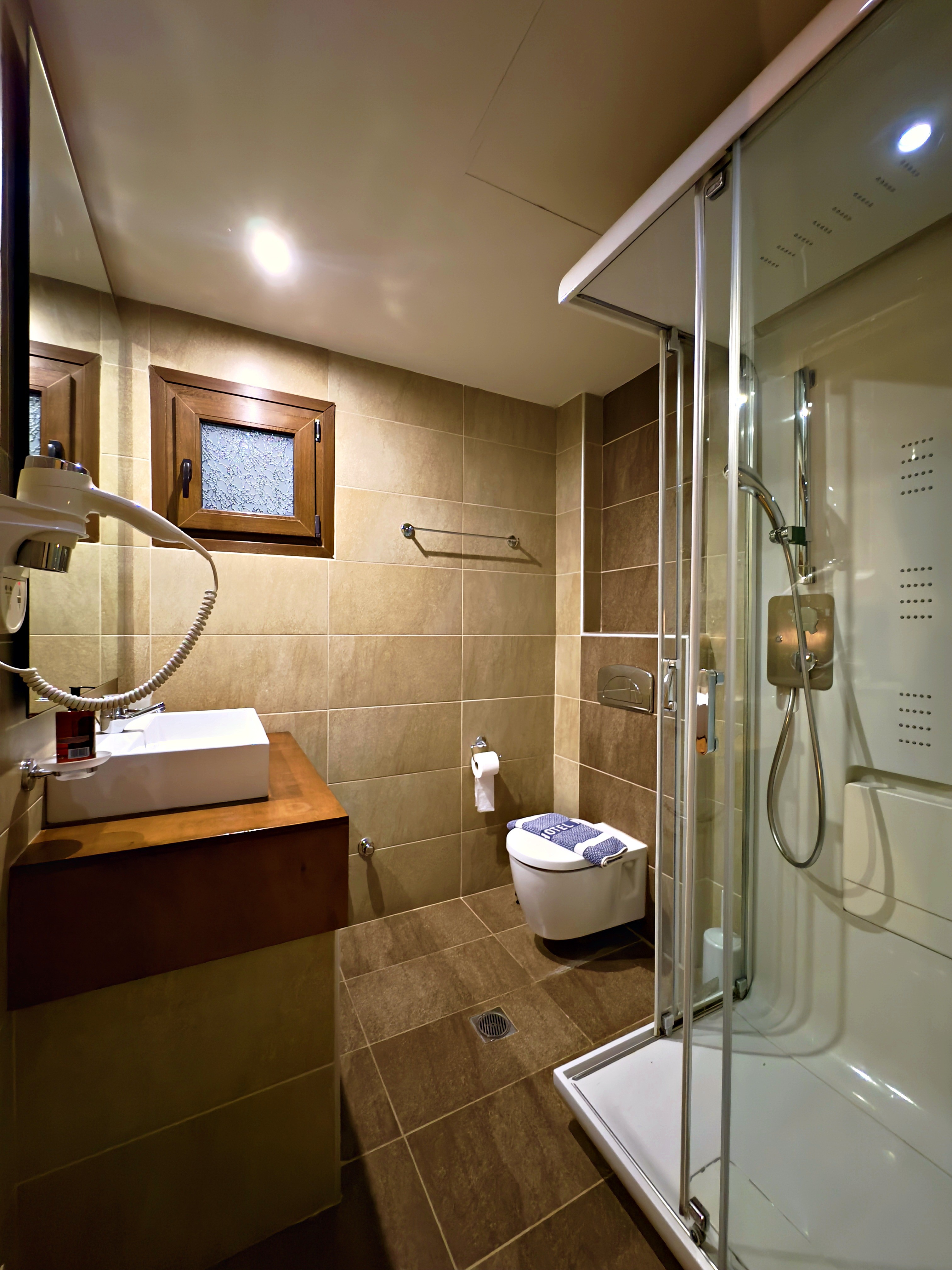 Room gallery image 3