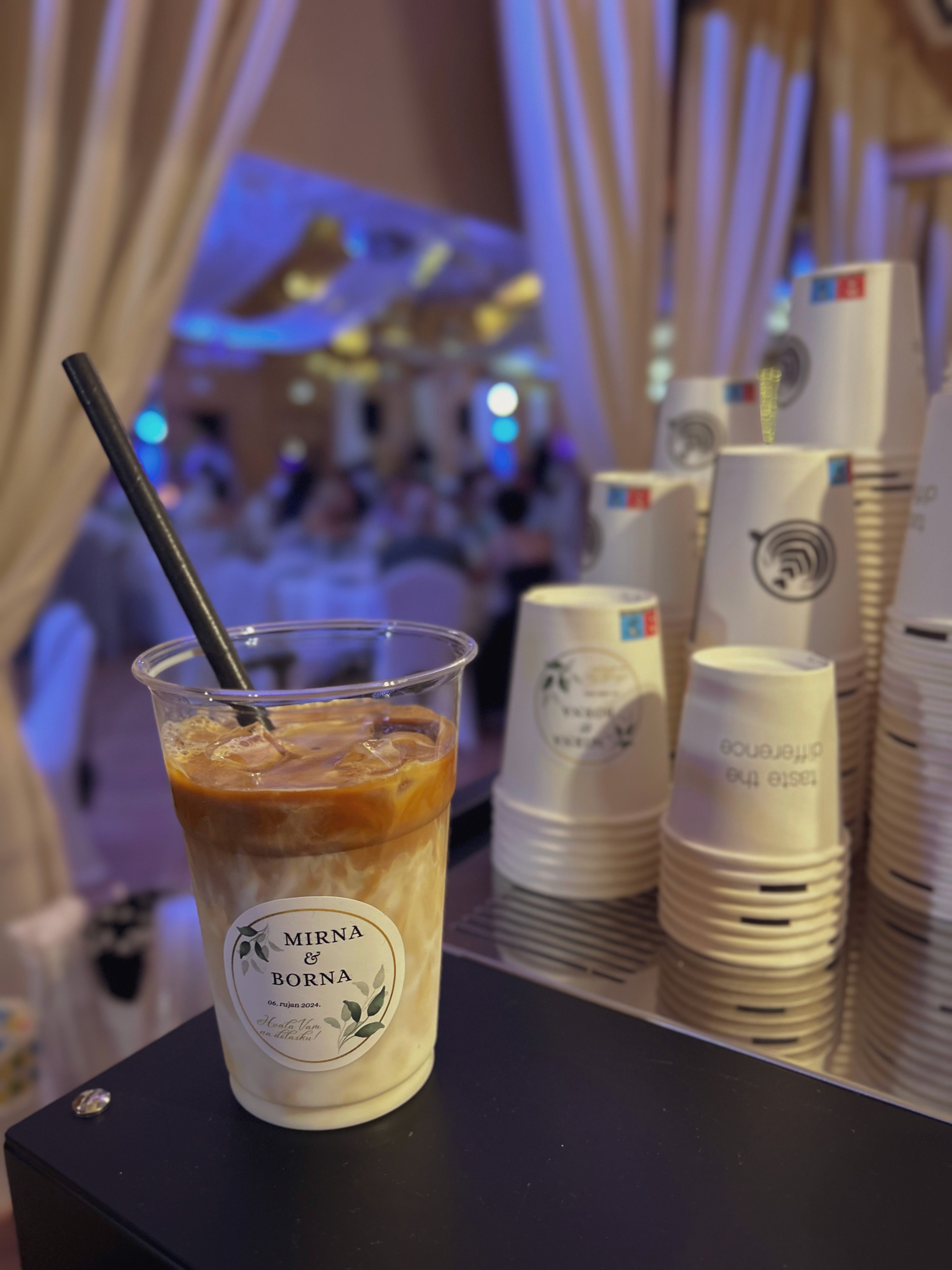 Iced coffee with a personalized label for the newlyweds, coffee catering, coffee at the wedding