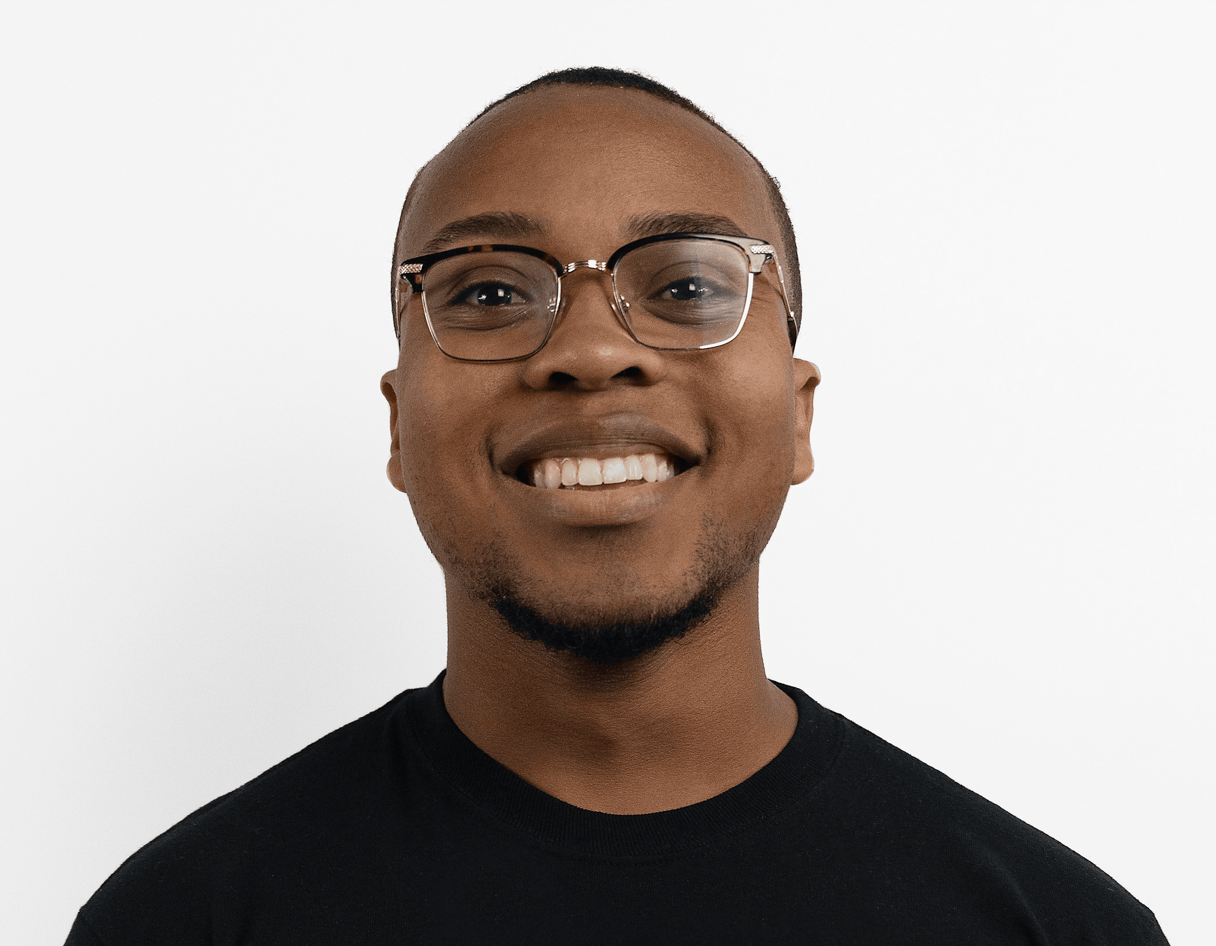 man in black crew neck long sleeve shirt