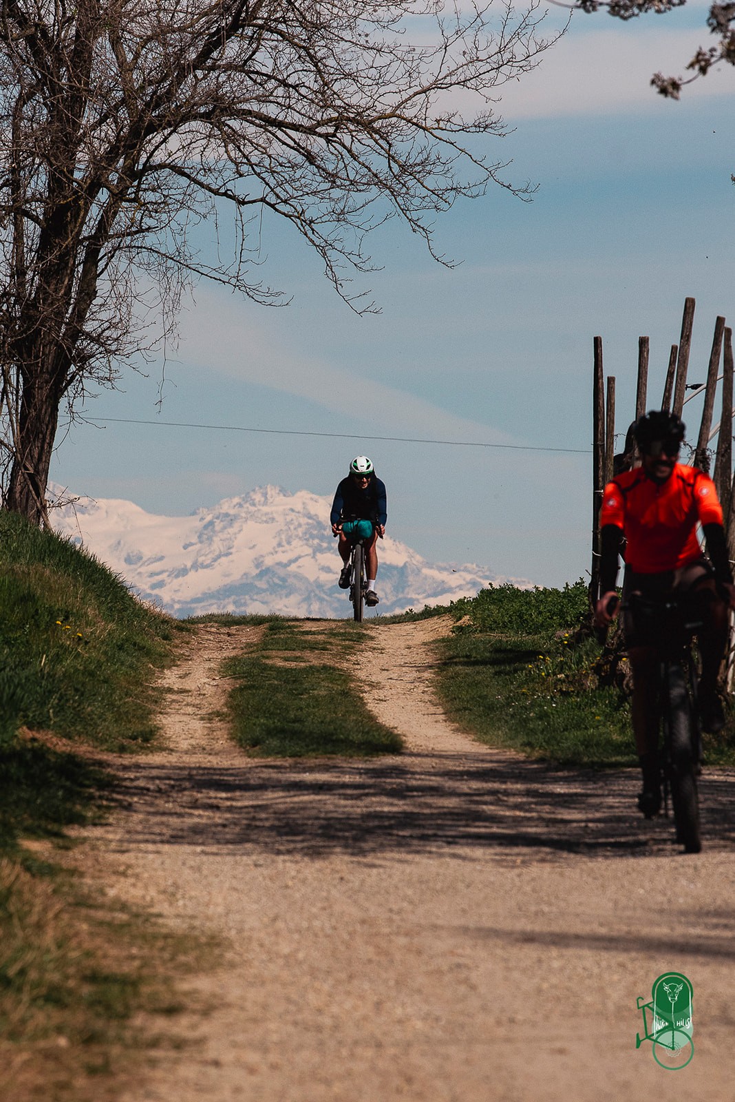 Foto di gruppo di ciclisti di Turin hills