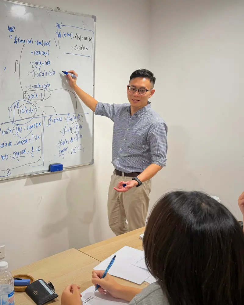 Physics tutor teaching