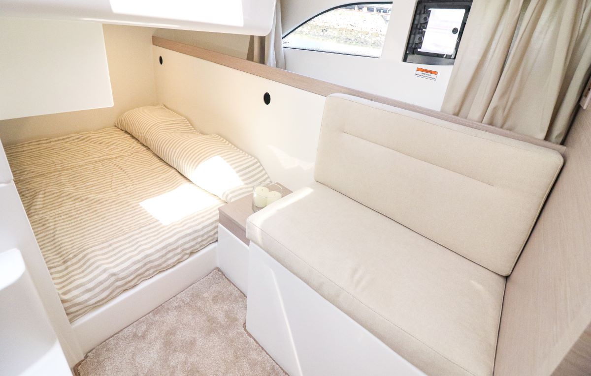 Rodman Spirit 31 Open Outboard aft cabin