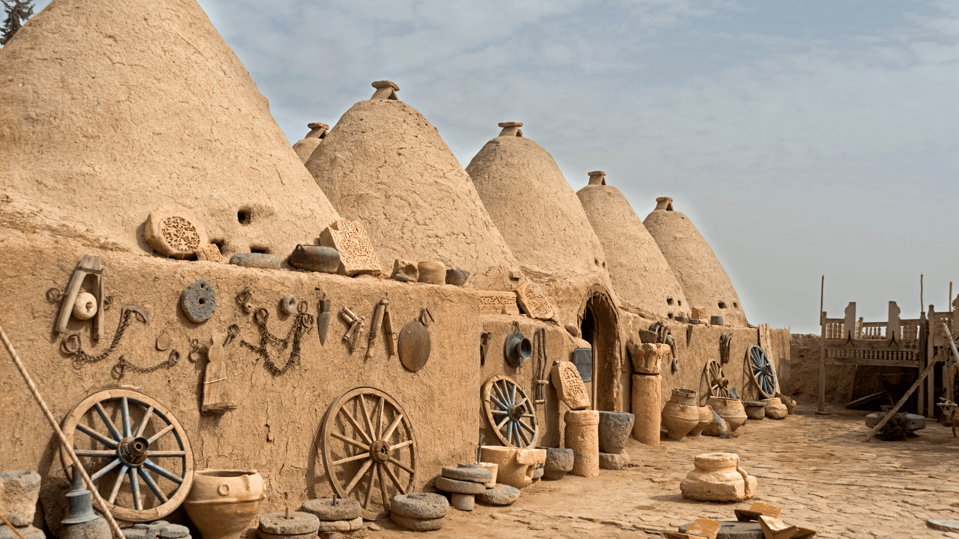 Traditional beehive houses in Harran, southeastern Türkiye, historic mudbrick architecture with ancient cultural artifacts and desert village atmosphere