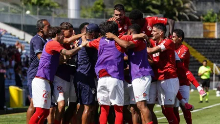 Santa Clara vulgariza apatia do Rio Ave e assina goleada