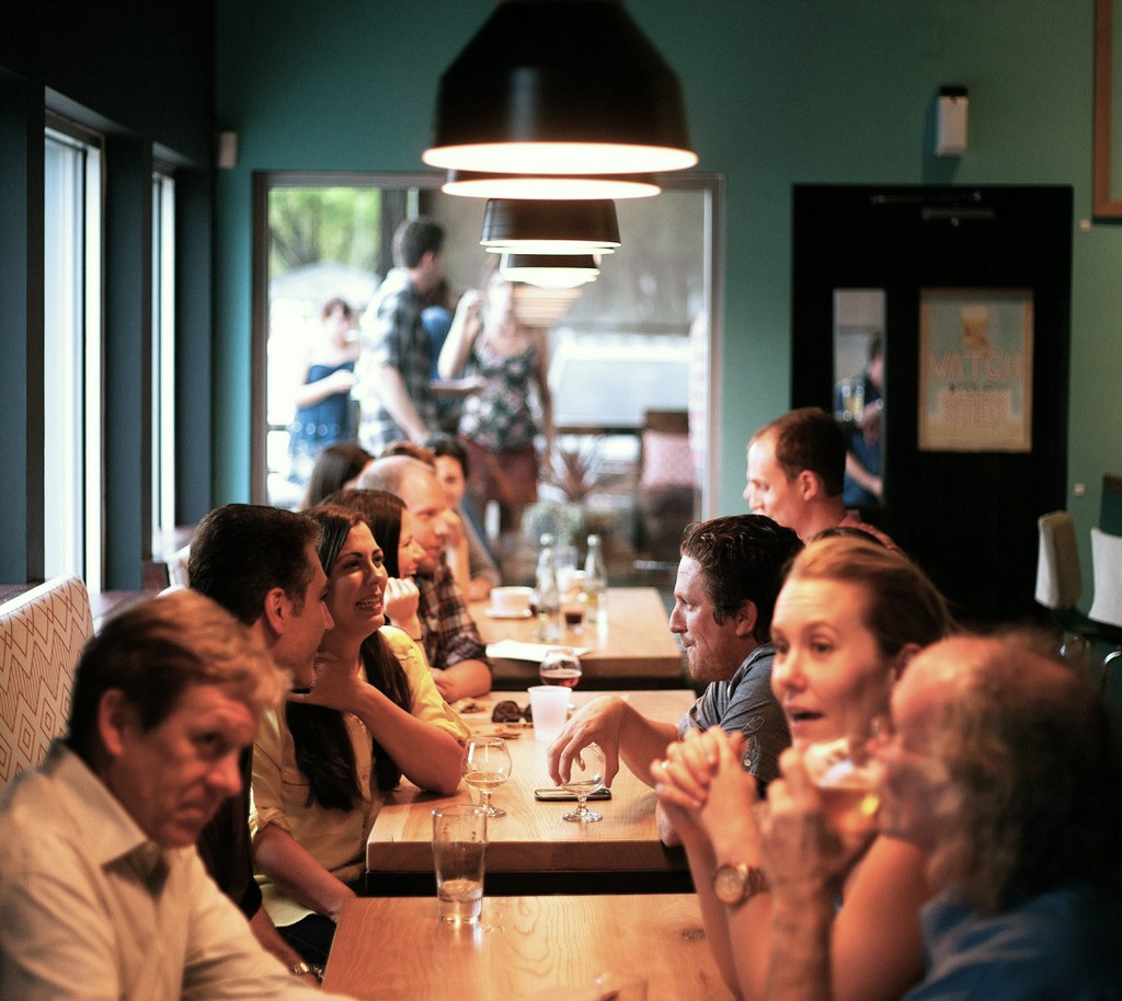 customers in restaurant