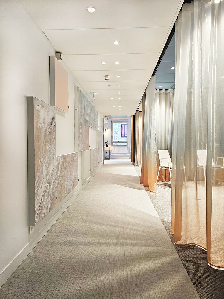 Couloir showroom Rockfon