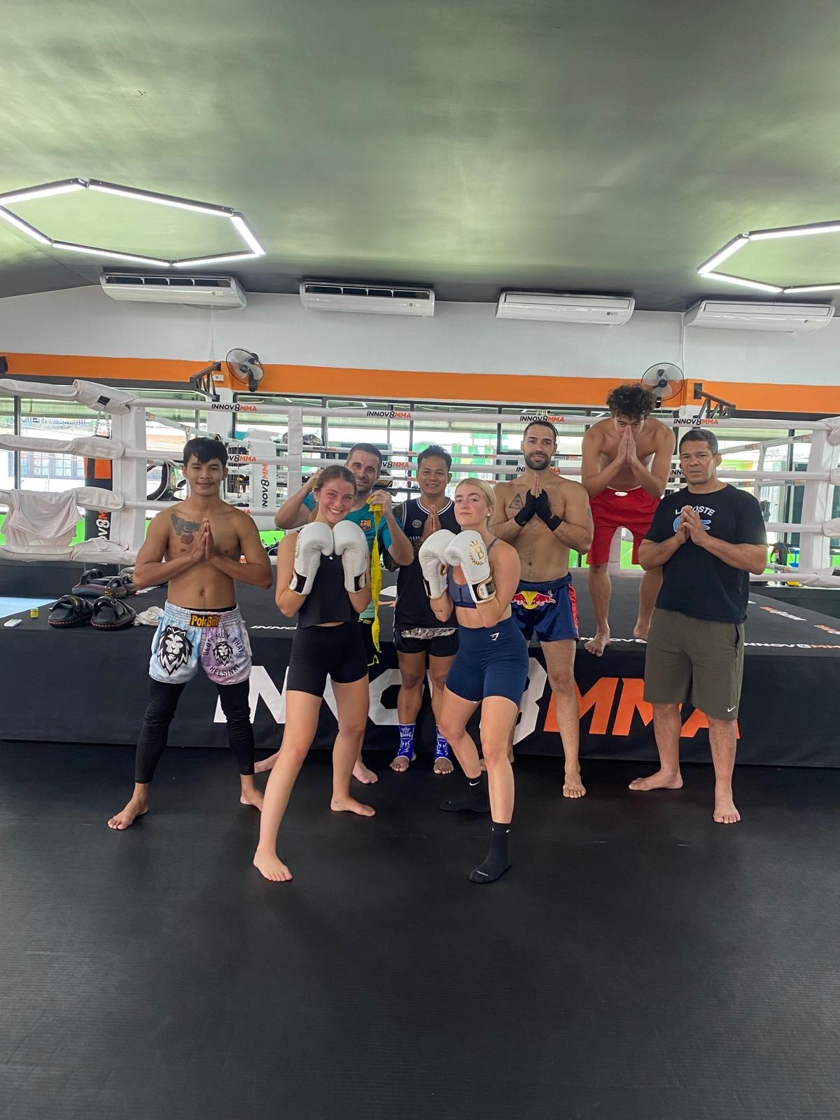 Group pic of a large class at innov8mma