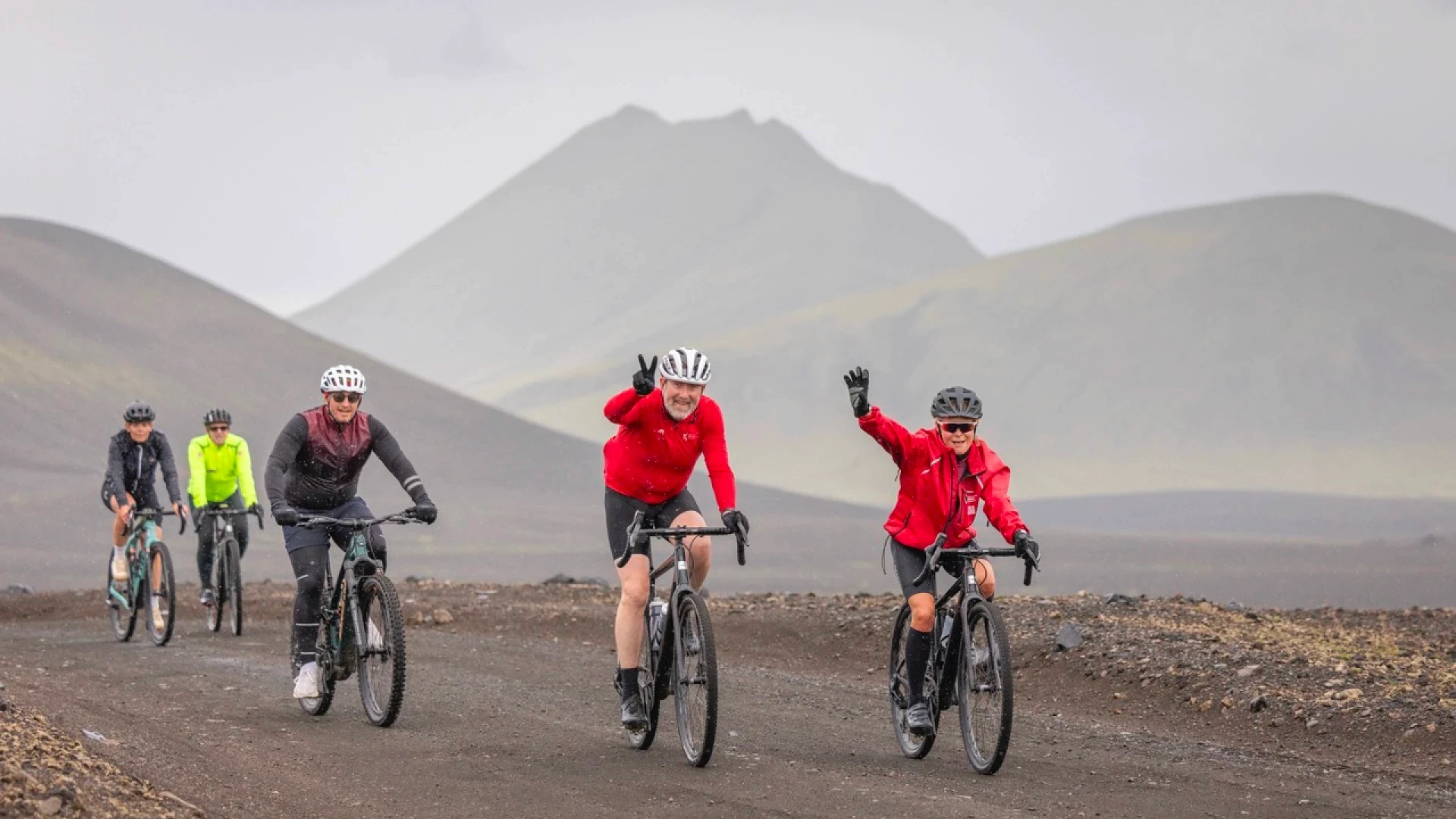 5 cyclists in sand highlands on gravel bikes