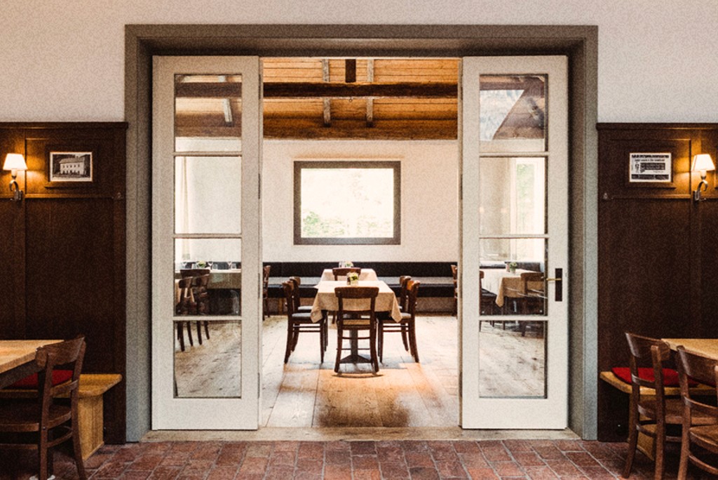 Projektbild, uriges Gasthaus mit klassischen Holzmöbeln