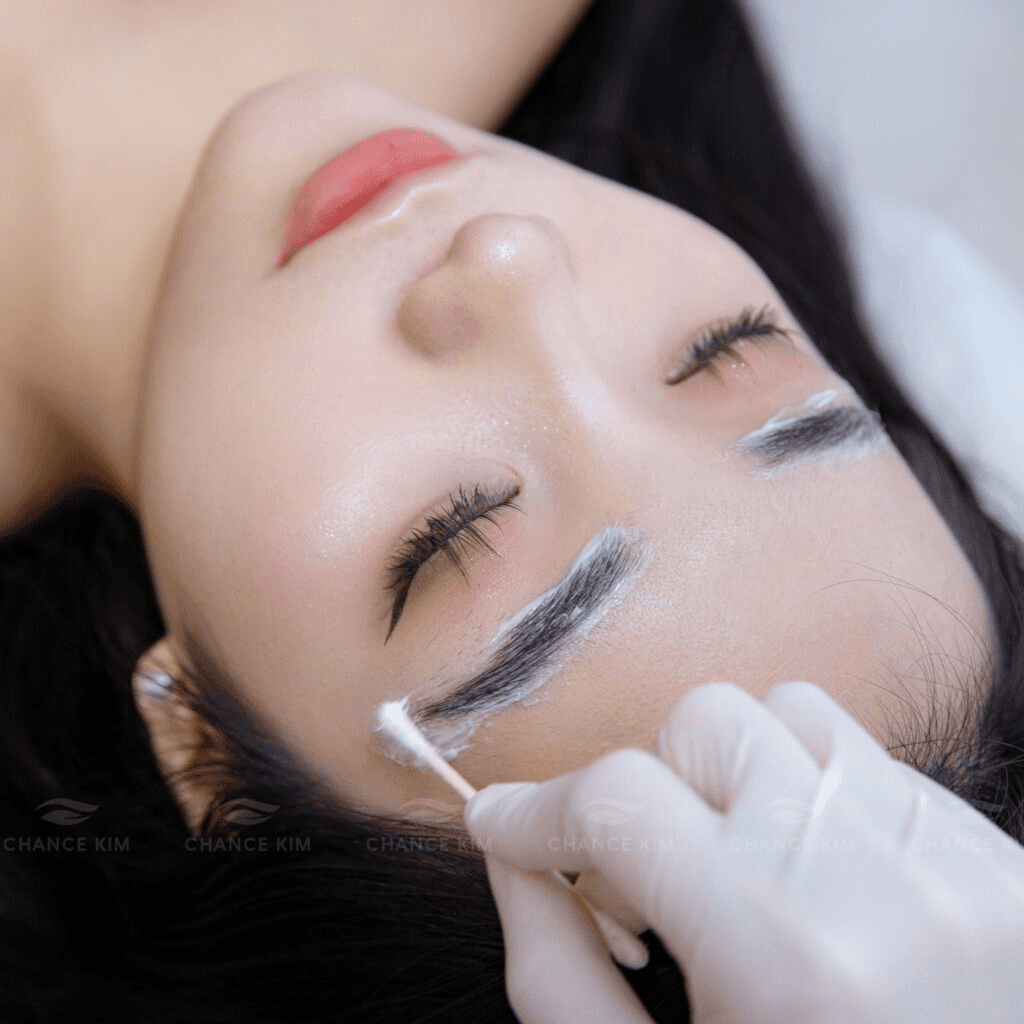 Lựa chọn sản phẩm dưỡng phù hợp sẽ quyết định phần lớn đến độ bền màu