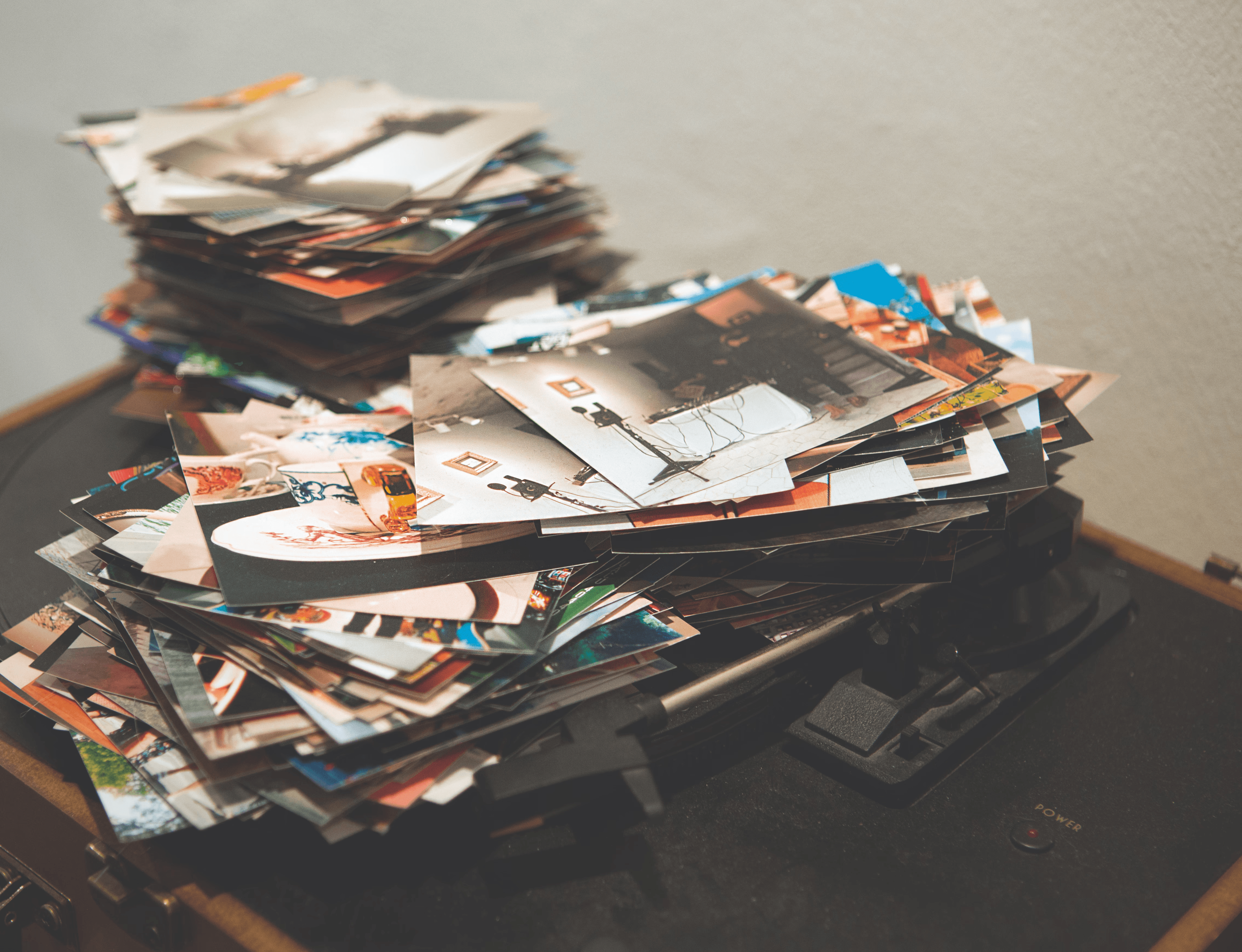 round white and black analog clock