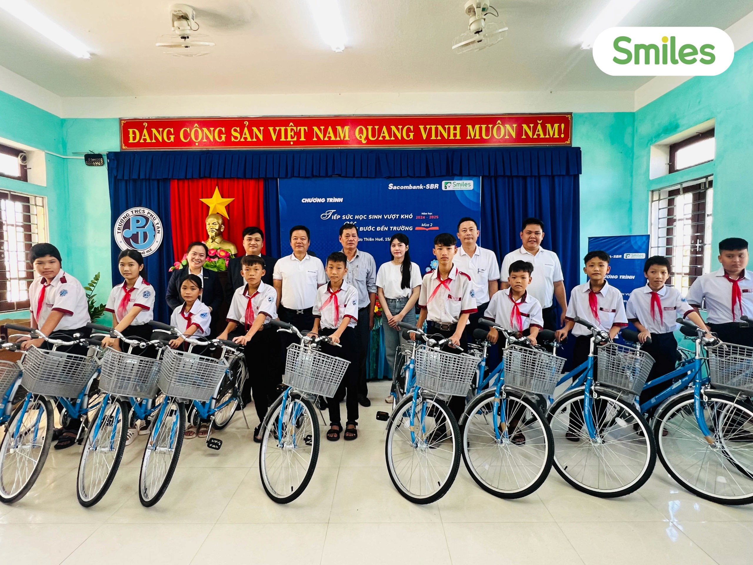 tiep-suc-hoc-sinh-vuot-kho-vui-buoc-den-truong