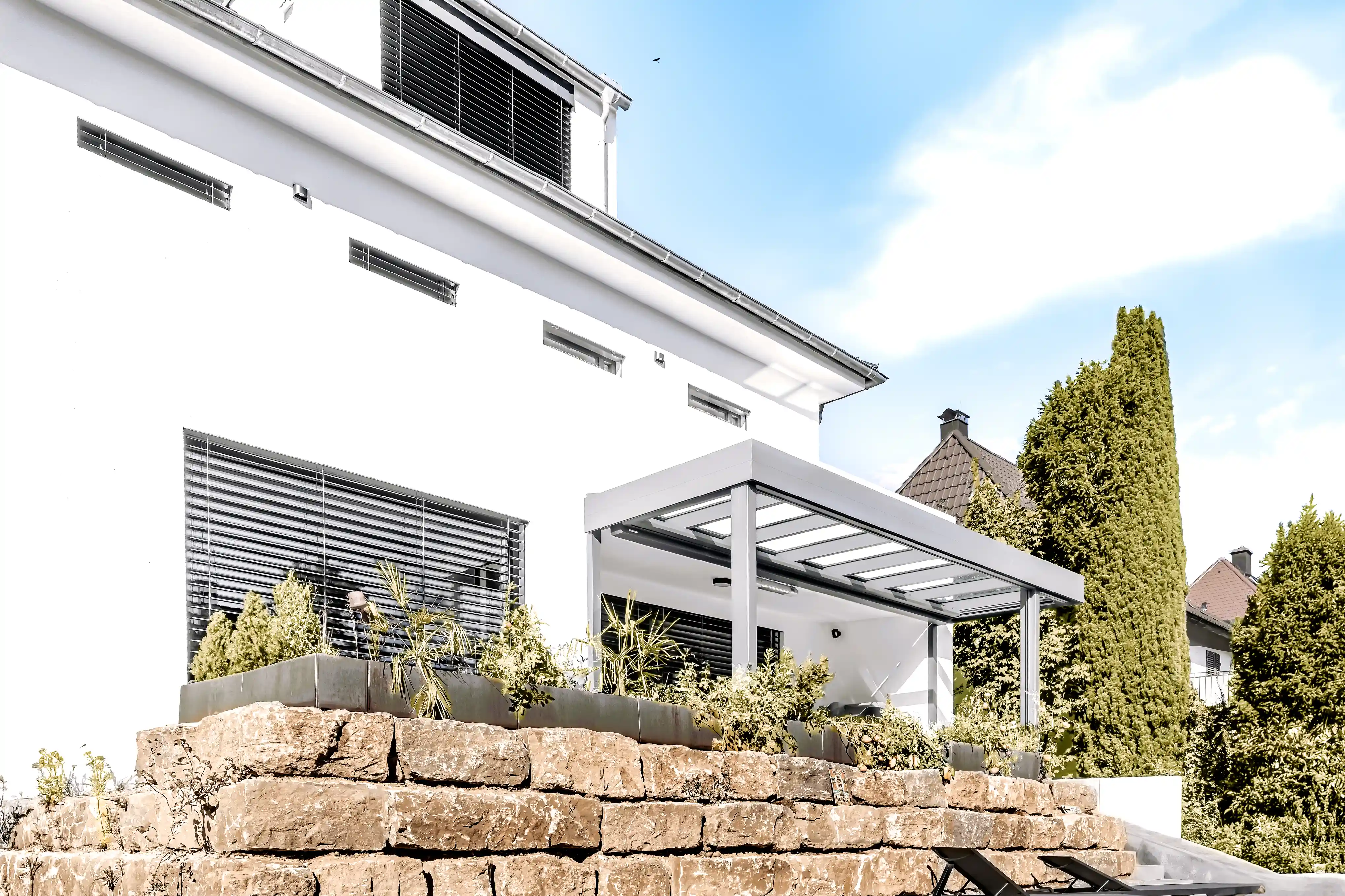 Terrassendach kubisch entlang der Hauswand
