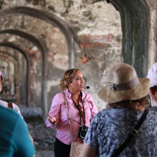 Tham quan có hướng dẫn bên trong pháo đài