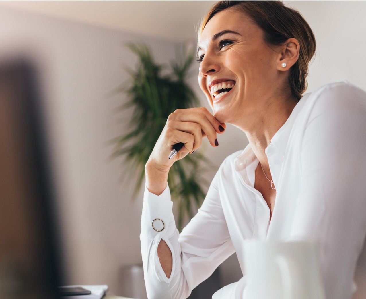 Woman doing research using Tellet