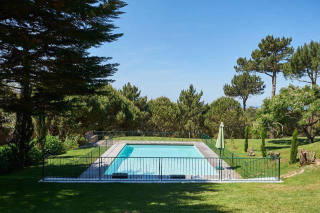 image of a pool in sintra