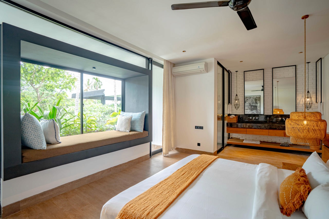 Freehold 6-bedroom villa in Pererenan