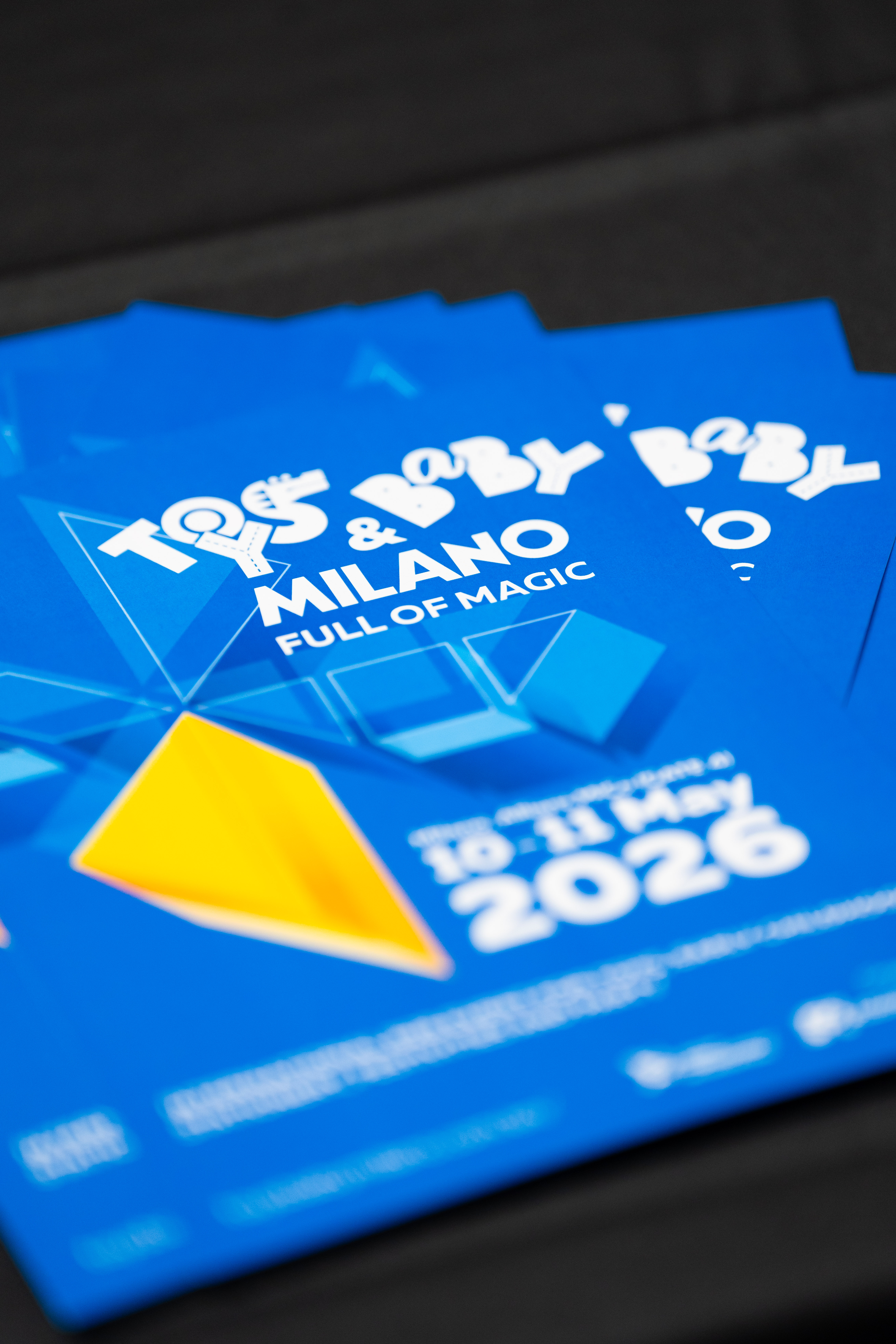 people near TAj Mahal