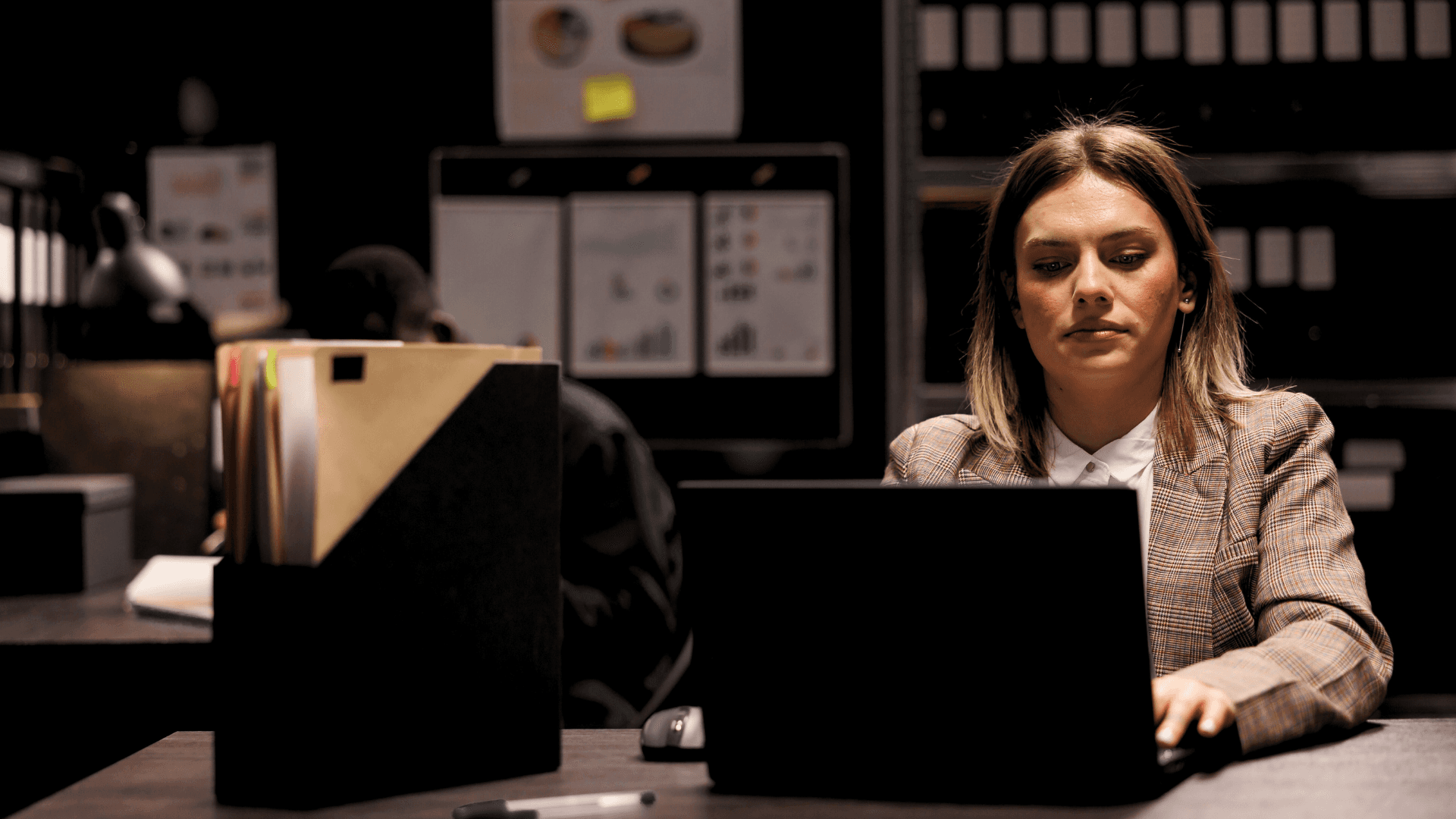 man-boxes-phone-call-e-commerce-logistics